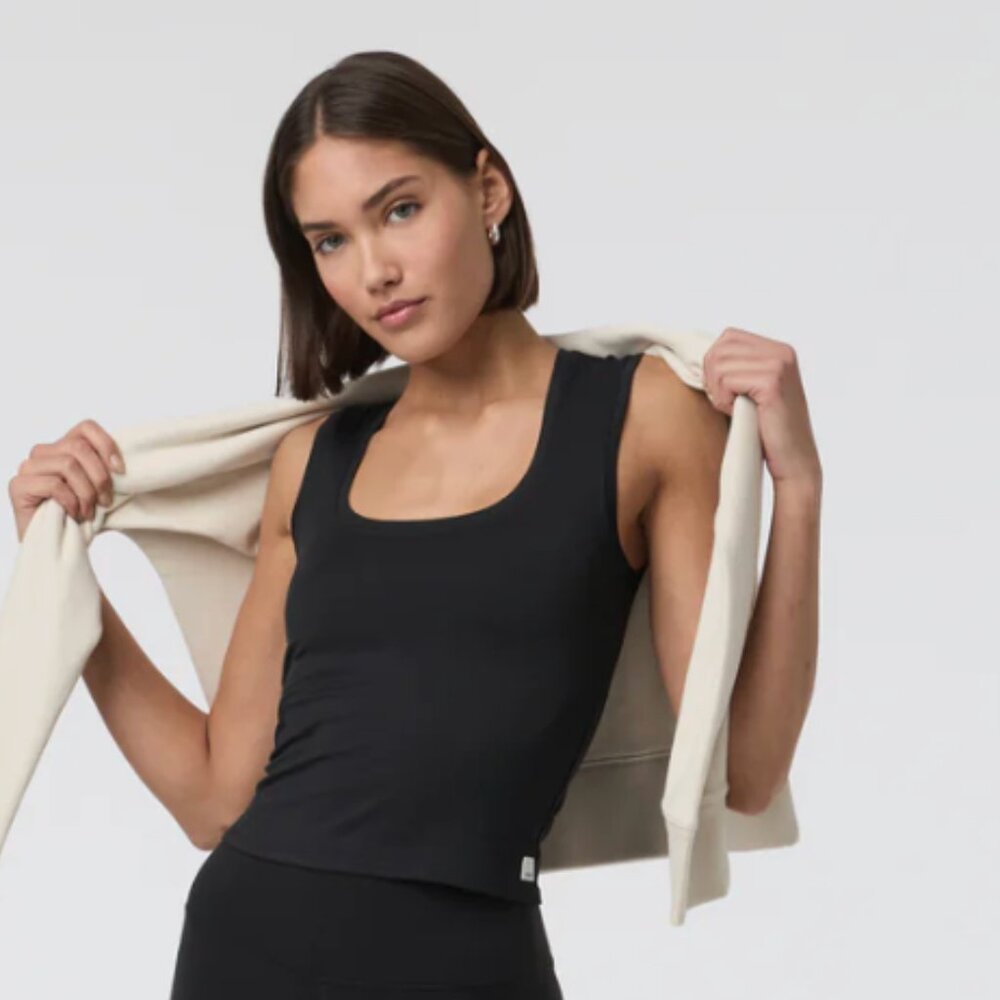 Vuori Halo Essential Scoop Neck